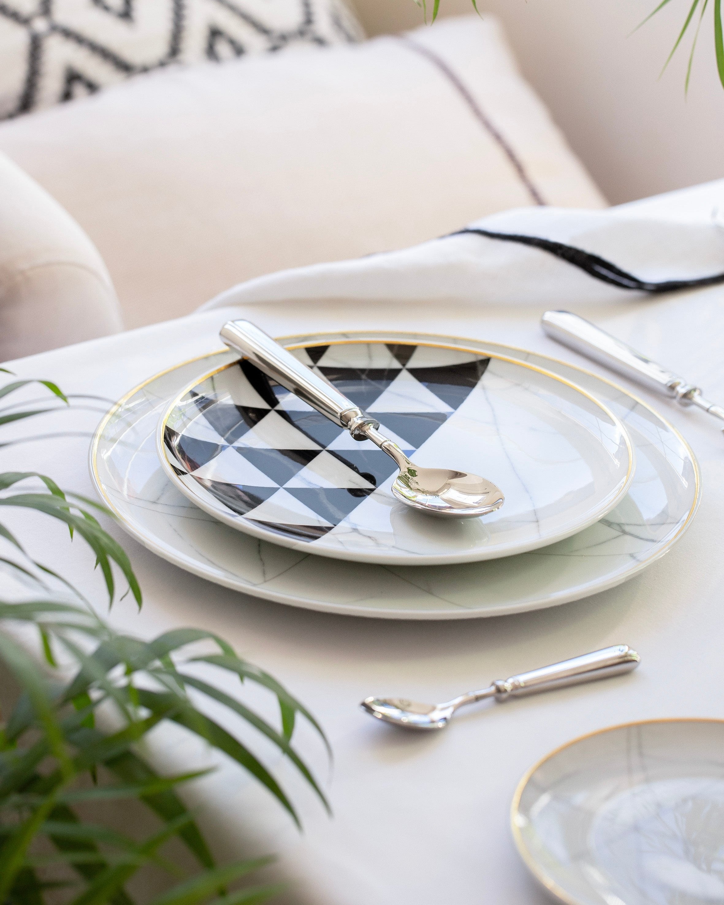 Dinner Plate Carrara